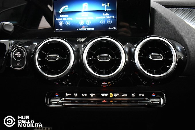 MERCEDES-BENZ GLA 200 d Automatic Premium